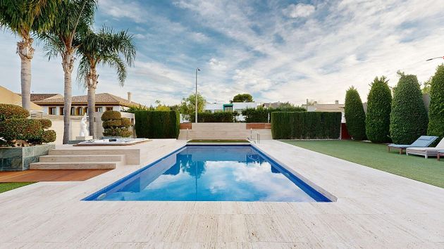 Foto 2 de Venta de chalet en Canteras de 5 habitaciones con terraza y piscina