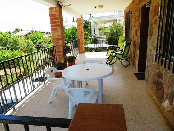 Foto 1 de Chalet en venta en Oliva pueblo de 5 habitaciones con terraza y piscina