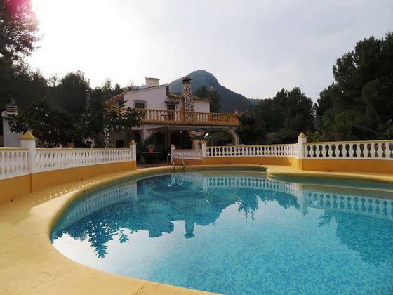 Foto 2 de Venta de chalet en Pedreguer de 5 habitaciones con terraza y piscina