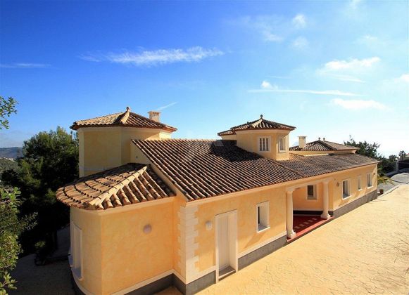Foto 2 de Venta de casa en Zona Pueblo de 3 habitaciones con terraza y piscina