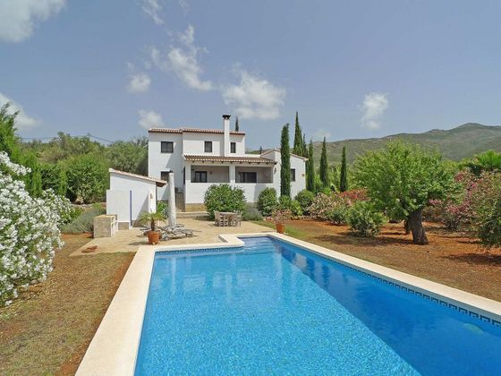 Foto 1 de Venta de casa en Jalón/Xaló de 4 habitaciones con terraza y piscina
