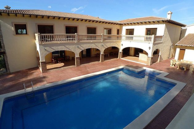 Foto 1 de Venta de casa en Jalón/Xaló de 9 habitaciones con terraza y piscina