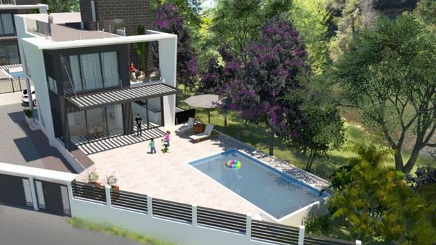 Foto 1 de Xalet en venda a Villajoyosa ciudad de 3 habitacions amb piscina i jardí