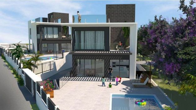 Foto 2 de Xalet en venda a Villajoyosa ciudad de 3 habitacions amb piscina i jardí