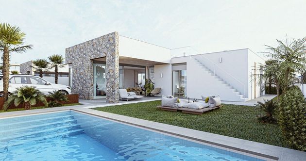 Foto 1 de Venta de chalet en Islas Menores - Mar de Cristal de 3 habitaciones con piscina y jardín