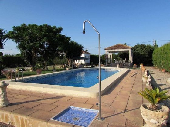 Foto 1 de Casa rural en venda a Dolores de 5 habitacions amb terrassa i piscina