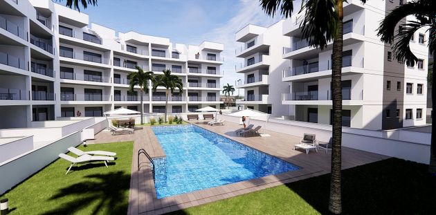 Foto 1 de Àtic en venda a Roda de 2 habitacions amb terrassa i piscina