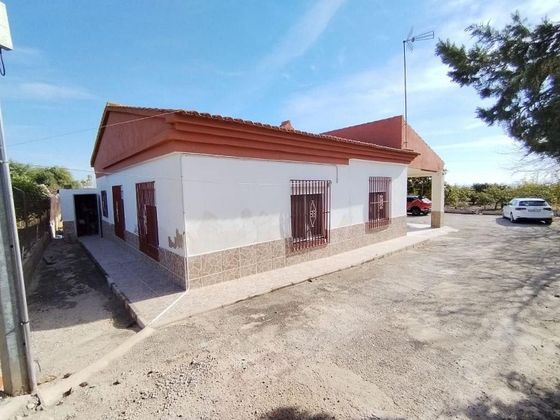 Foto 1 de Casa rural en venta en Albatera de 3 habitaciones con terraza