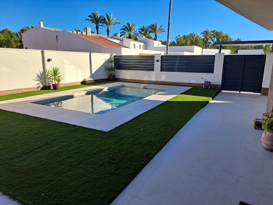 Foto 2 de Casa en venda a Catral de 3 habitacions amb terrassa i piscina