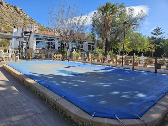 Foto 1 de Venta de casa rural en Novelda de 4 habitaciones con terraza y piscina