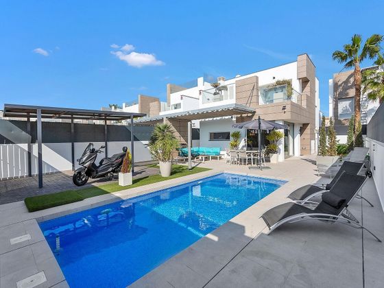 Foto 1 de Xalet en venda a calle La Rambla de 3 habitacions amb terrassa i piscina