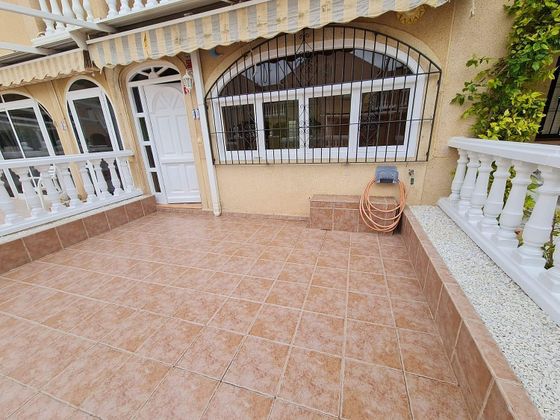 Foto 2 de Casa adossada en venda a calle Goleta de 3 habitacions amb terrassa i piscina