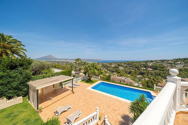 Foto 1 de Chalet en venta en Balcón al Mar-Cap Martí de 5 habitaciones con terraza y piscina