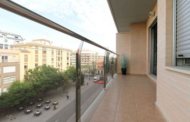 Foto 1 de Venta de piso en calle De la Via de 3 habitaciones con terraza y garaje
