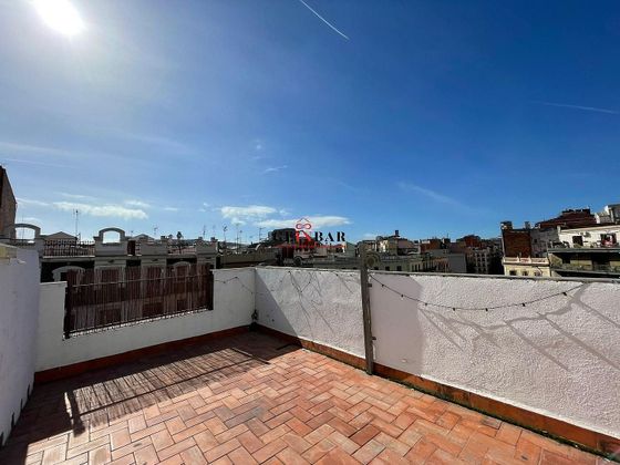 Foto 1 de Ático en venta en La Nova Esquerra de l'Eixample de 2 habitaciones con terraza y aire acondicionado