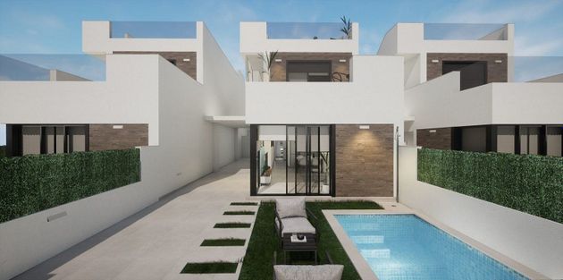 Foto 2 de Chalet en venta en Centro - Alcazares, Los de 3 habitaciones con terraza y piscina