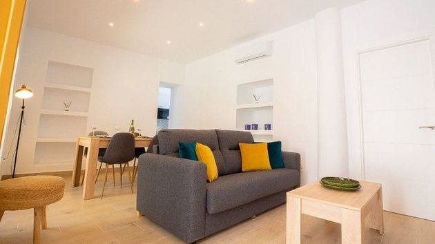 Foto 1 de Pis en lloguer a Centro Urbano de 2 habitacions amb mobles i aire acondicionat