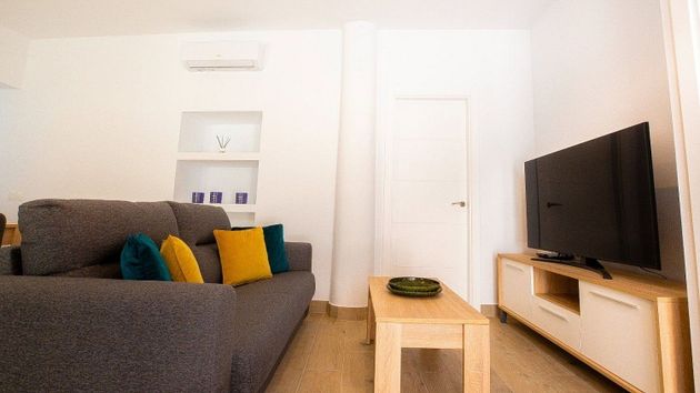 Foto 2 de Pis en lloguer a Centro Urbano de 2 habitacions amb mobles i aire acondicionat