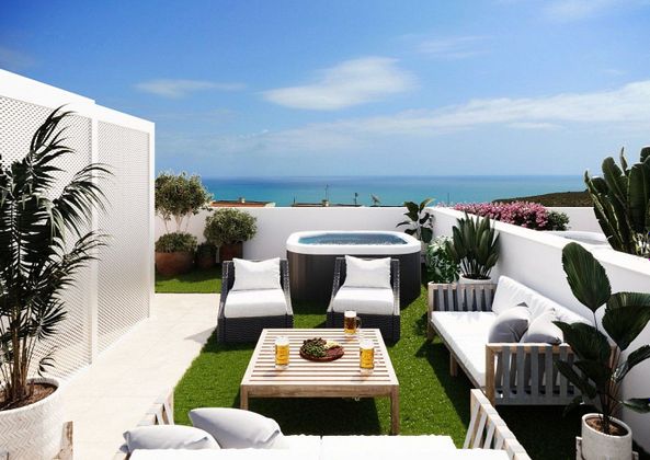 Foto 1 de Ático en venta en Gran Alacant de 2 habitaciones con terraza y piscina