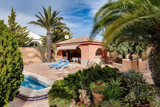 Foto 1 de Xalet en venda a La Siesta - El Salado - Torreta de 5 habitacions amb terrassa i piscina