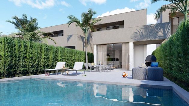 Foto 1 de Xalet en venda a Los Urrutias de 3 habitacions amb terrassa i piscina
