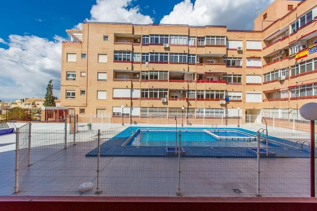 Foto 1 de Pis en venda a Centro - Torrevieja de 1 habitació amb terrassa i piscina