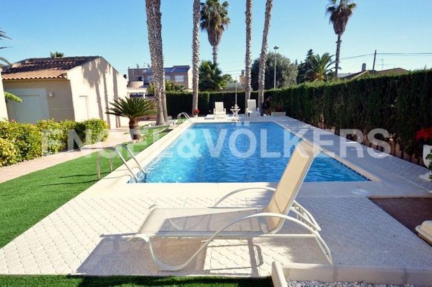 Foto 2 de Xalet en venda a Los Balcones - Los Altos del Edén de 5 habitacions amb terrassa i piscina