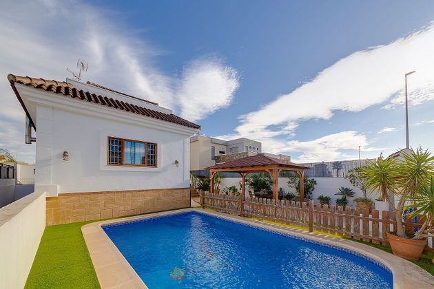 Foto 1 de Xalet en venda a Montesinos (Los) de 4 habitacions amb terrassa i piscina