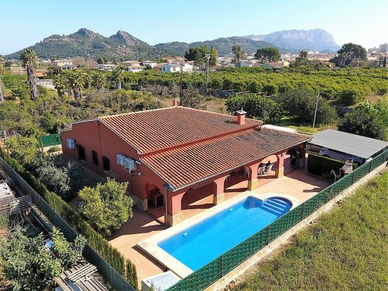 Foto 1 de Casa rural en venda a Pedreguer de 4 habitacions amb terrassa i piscina