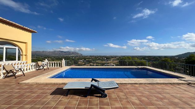 Foto 2 de Venta de casa en Pedreguer de 3 habitaciones con terraza y piscina