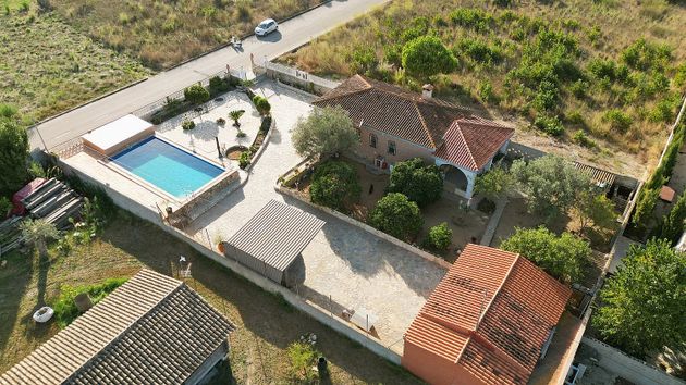 Foto 1 de Casa rural en venta en Oliva pueblo de 3 habitaciones con piscina y garaje