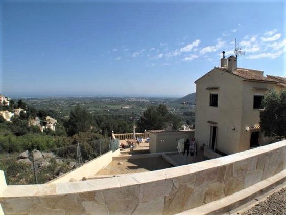 Foto 2 de Venta de chalet en calle De la Vall D'albaida de 4 habitaciones con terraza y piscina