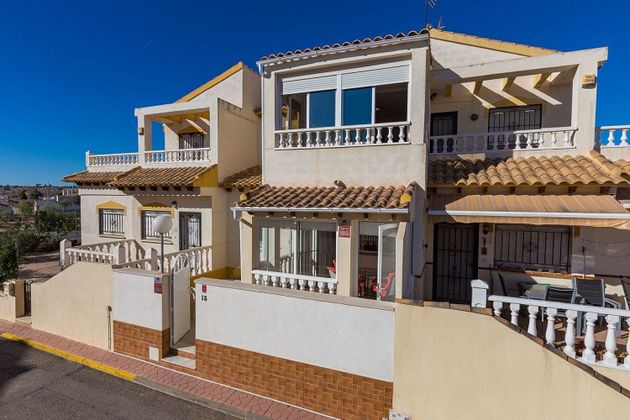 Foto 1 de Casa adossada en venda a calle Trepadora de 2 habitacions amb terrassa i piscina