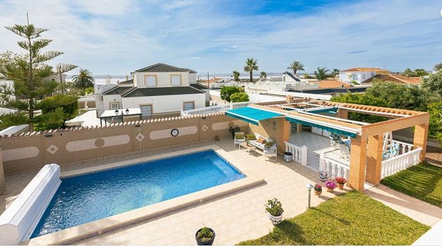 Foto 1 de Chalet en venta en La Siesta - El Salado - Torreta de 5 habitaciones con terraza y piscina