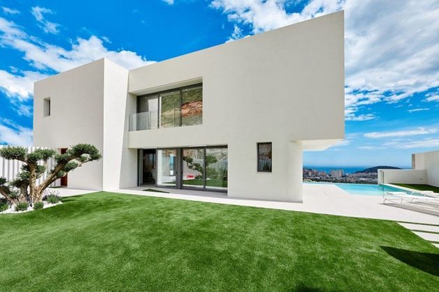 Foto 2 de Casa en venta en Cala de Finestrat de 4 habitaciones con terraza y piscina