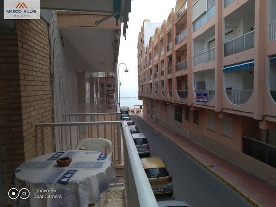 Foto 1 de Pis en venda a Guardamar Playa de 4 habitacions amb terrassa