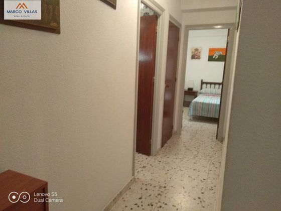 Foto 2 de Venta de piso en Guardamar Playa de 4 habitaciones con terraza