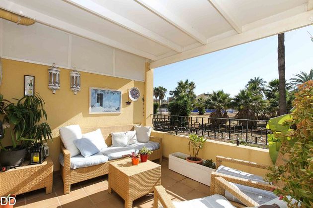 Foto 2 de Casa adossada en venda a calle Portugal de 3 habitacions amb terrassa i jardí