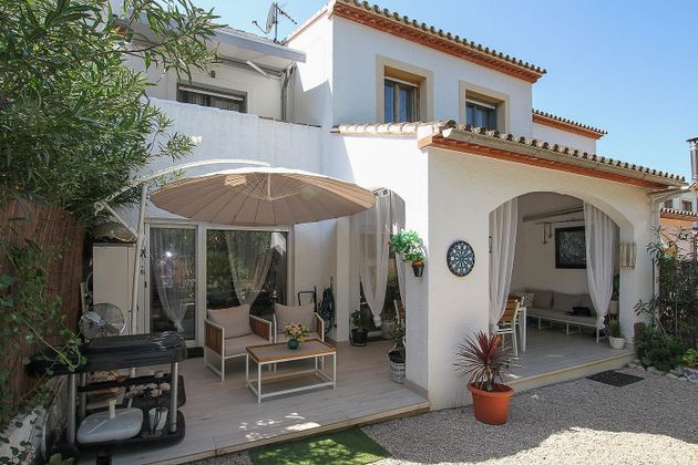 Foto 2 de Casa adossada en venda a calle Garrofer de 3 habitacions amb terrassa i piscina