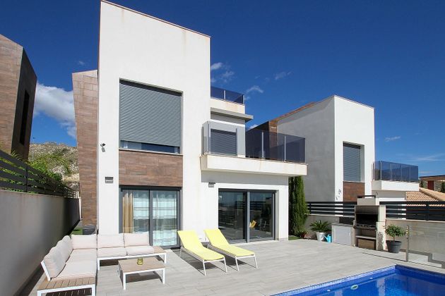 Foto 1 de Xalet en venda a calle Granada de 3 habitacions amb terrassa i piscina
