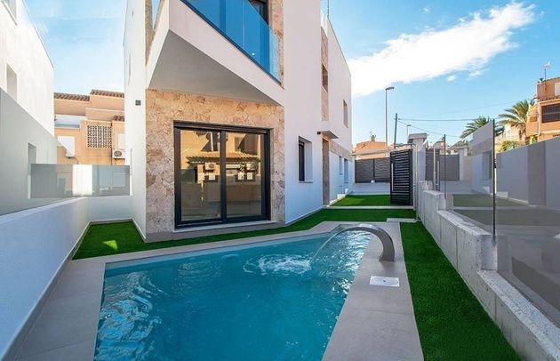 Foto 1 de Venta de chalet en calle San Sebastian de 3 habitaciones con terraza y piscina