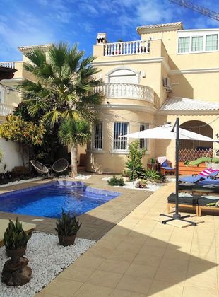 Foto 1 de Venta de casa en calle Panticosa de 3 habitaciones con terraza y piscina