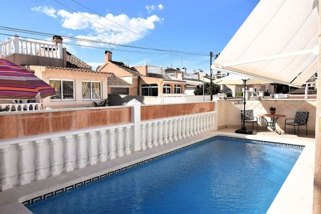 Foto 2 de Venta de chalet en calle Clementina de 3 habitaciones con terraza y piscina
