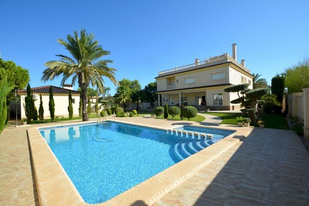 Foto 1 de Xalet en venda a Cabo Roig - La Zenia de 9 habitacions amb terrassa i piscina