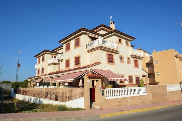 Foto 1 de Casa adosada en venta en avenida Del Perú de 3 habitaciones con terraza y garaje