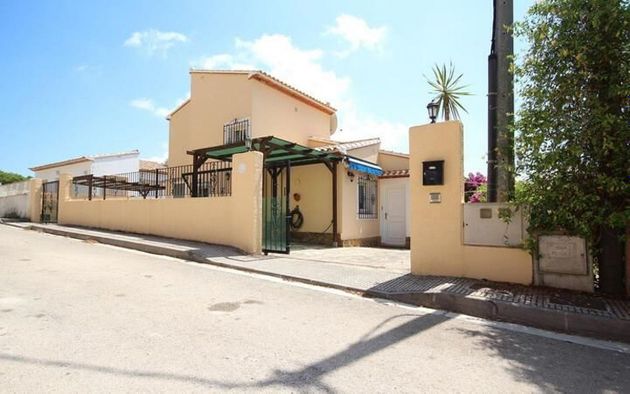 Foto 2 de Xalet en venda a Alcalalí de 3 habitacions amb piscina