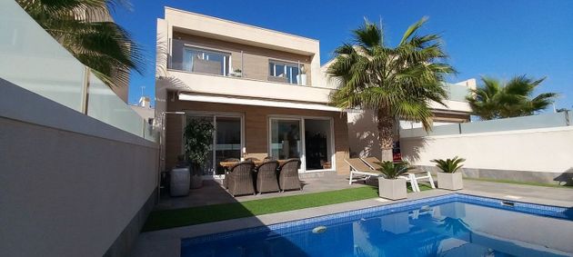 Foto 1 de Chalet en venta en Los Peñascos-El Salero-Los Imbernones de 3 habitaciones con terraza y piscina