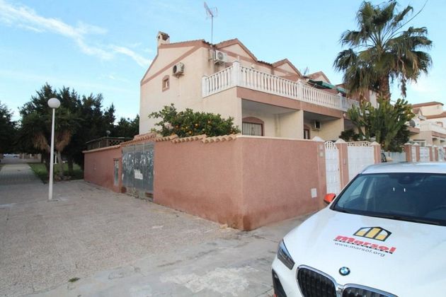 Foto 1 de Dúplex en venda a Nueva Torrevieja - Aguas Nuevas de 3 habitacions amb terrassa i jardí