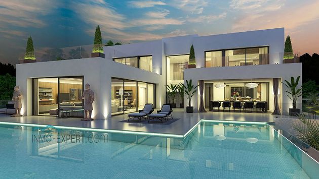 Foto 1 de Chalet en venta en calle Urà de 8 habitaciones con terraza y piscina
