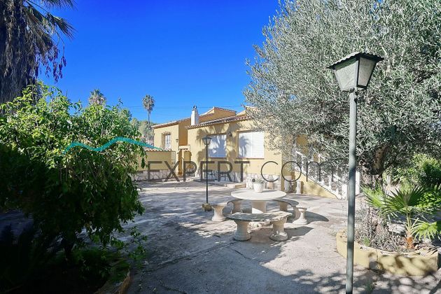 Foto 1 de Venta de chalet en El Montgó de 5 habitaciones con terraza y jardín